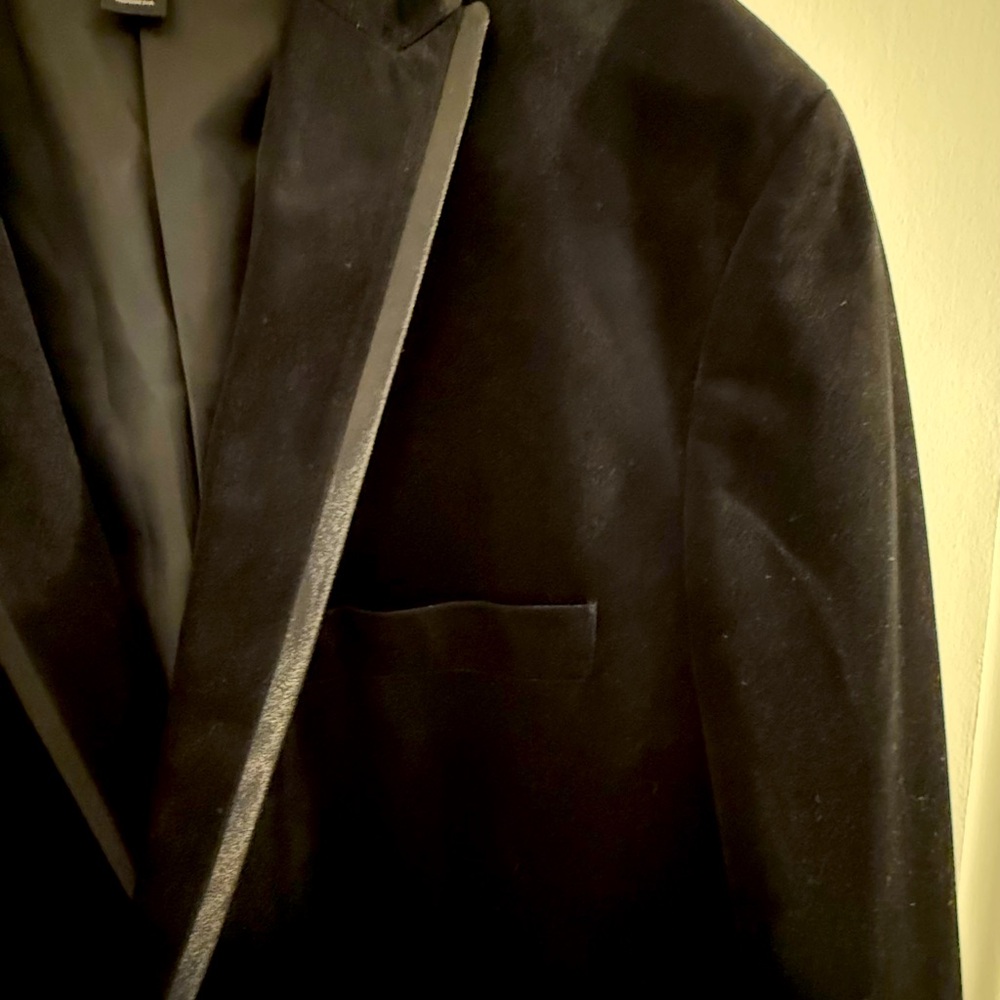 INC Velvet Tuxedo Blazer Black XL
Slim Satin Trim